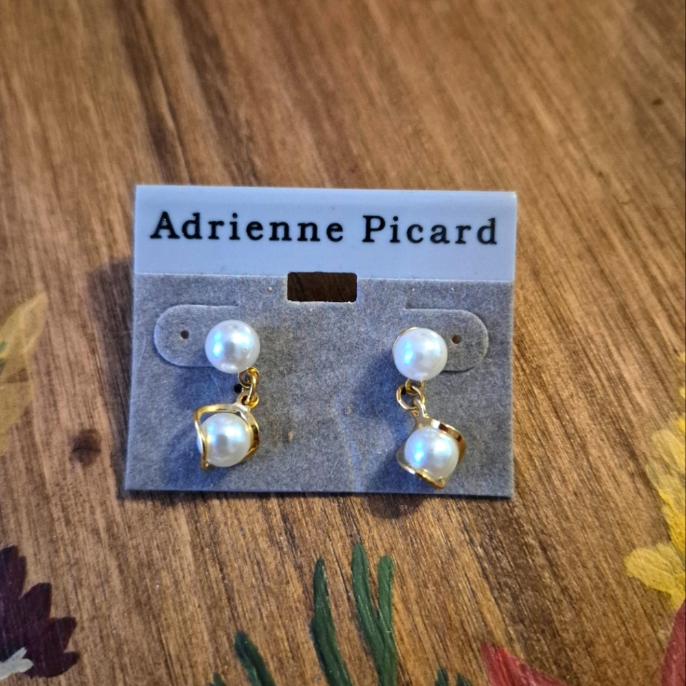 ❤️‍🔥 New Adrienne Picard Gold Pearl Accent Dangle Earring Surgical Steel Post
